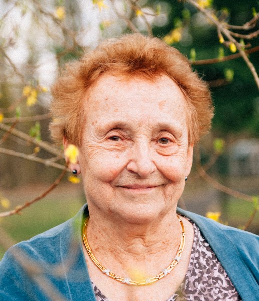 Pierrette, résidente aux Grands Chênes (Joué-les-Tours)