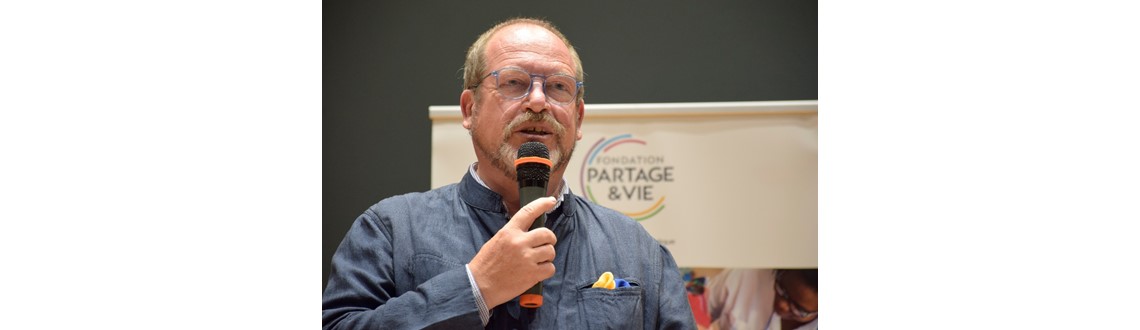 Un appel aux pouvoirs publics par Dominique Monneron