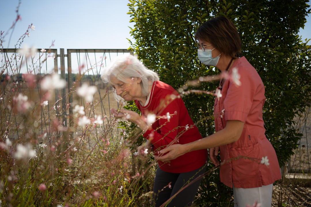 Fondation Partage Vie-alzheimer-montessori-personne-agee-ehpad