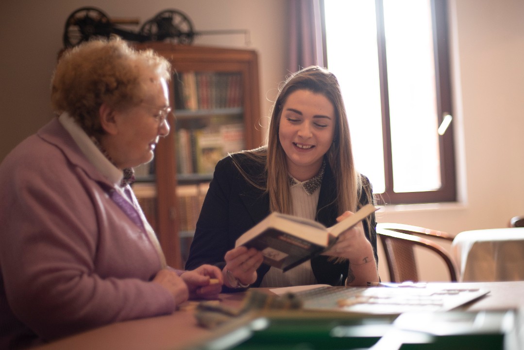 Fondation Partage Vie-intergenerationnel-etudiant-personne-agee