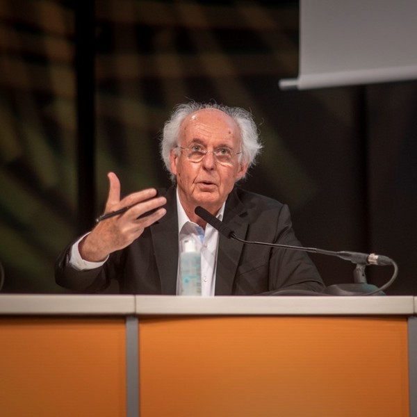 La chronique de Roger-Pol Droit : chasser nos idées fausses sur la vieillesse
