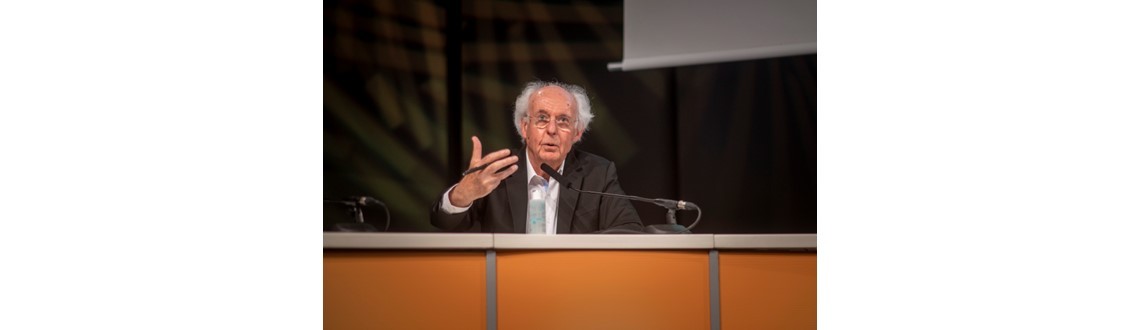 La chronique de Roger-Pol Droit : chasser nos idées fausses sur la vieillesse