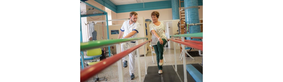 La thérapie miroir au service des patients en soins médicaux et de réadaptation
