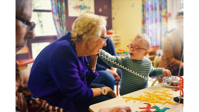 « Vieillir nous va si bien » : un regard tendre sur la vie à l’EHPAD L’Ermitage
