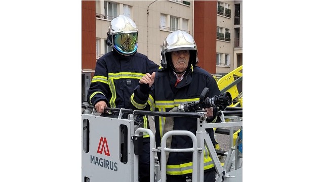 À 96 ans, Jacques réalise son rêve à la résidence De Raymond et prend de la hauteur avec les pompiers d’Agen